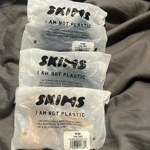 SKIMS face masks (set of 3)